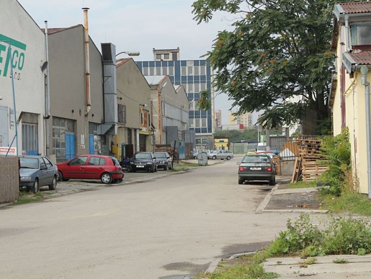 Pronájem komerčního prostoru, 329 m² (1 z 3)