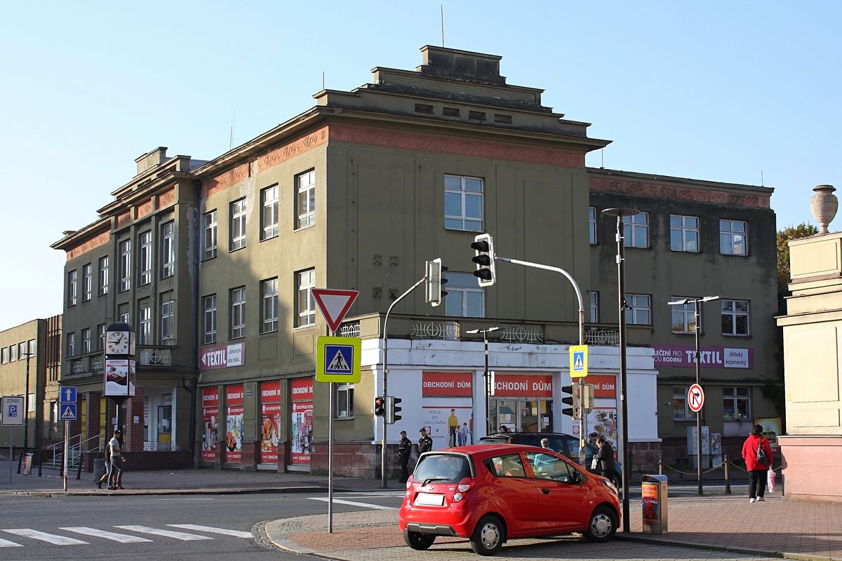 Pronájem obchodního prostoru 300 m² – fotografie 2