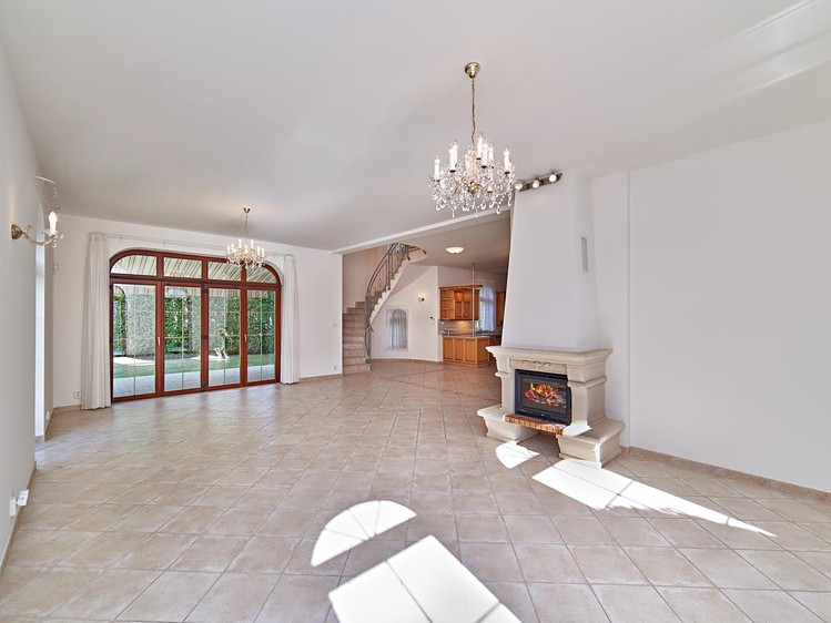 Haus zur Miete, 270 m² (2 von 34)