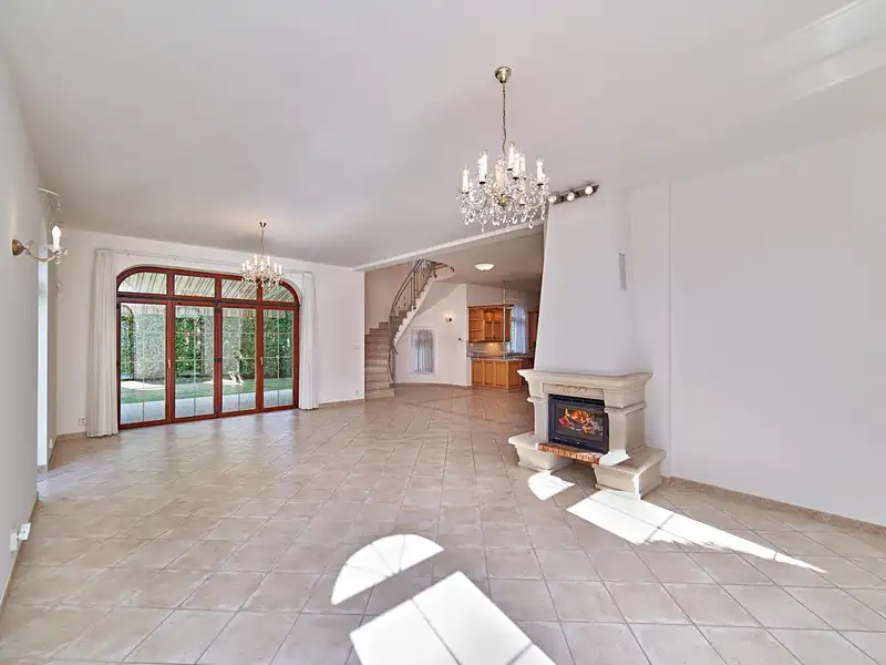 Pronájem vily 270 m², pozemek 537 m², Praha – náhled fotky 2