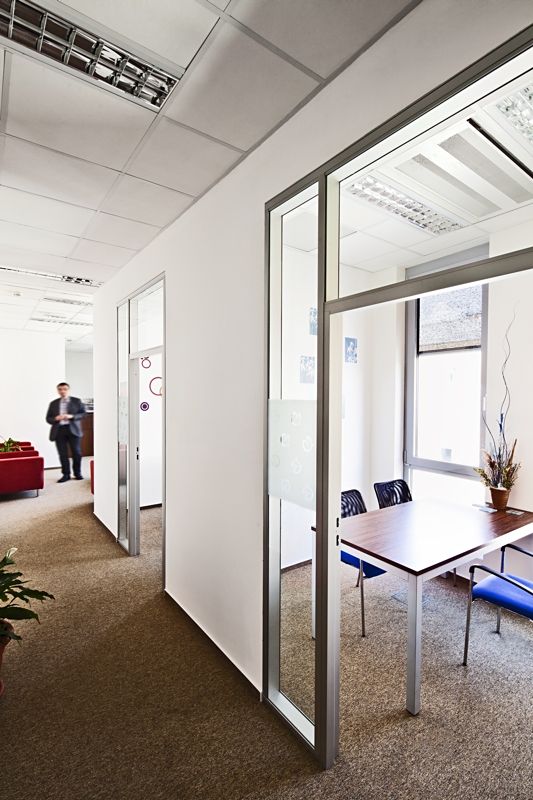 Pronájem kanceláře 590 m² – fotografie 3
