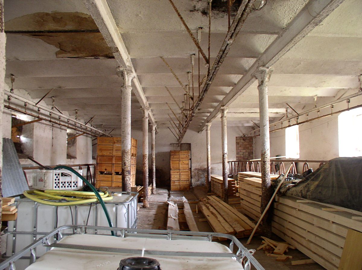 Pronájem výrobní haly, prostoru 220 m²
