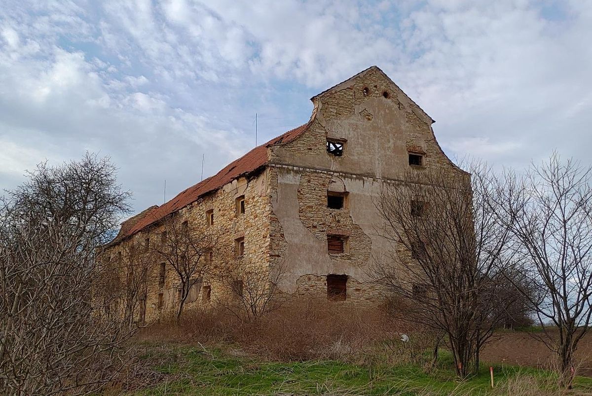 Prodej památky 2000 m², pozemek 683 m² – fotografie 5