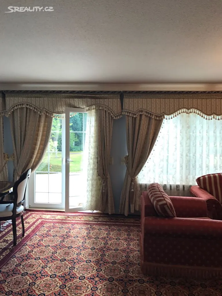 Prodej rodinného domu 675 m², pozemek 1004 m² – pohled 2