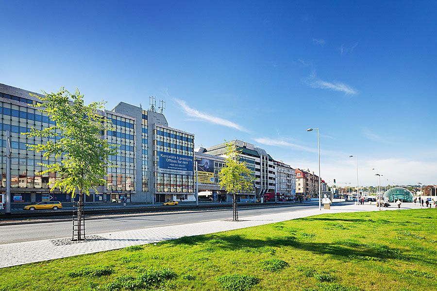 Pronájem kanceláře 617 m²