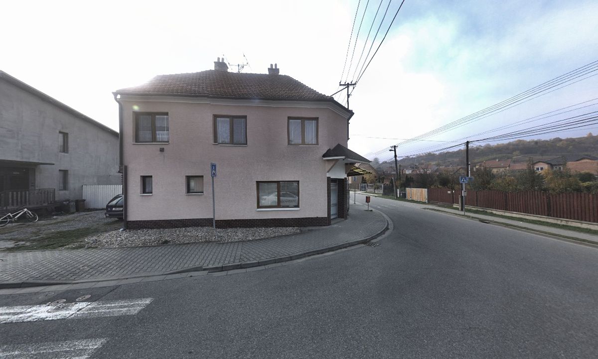 Prodej rodinného domu 300 m², pozemek 277 m² – fotografie 2