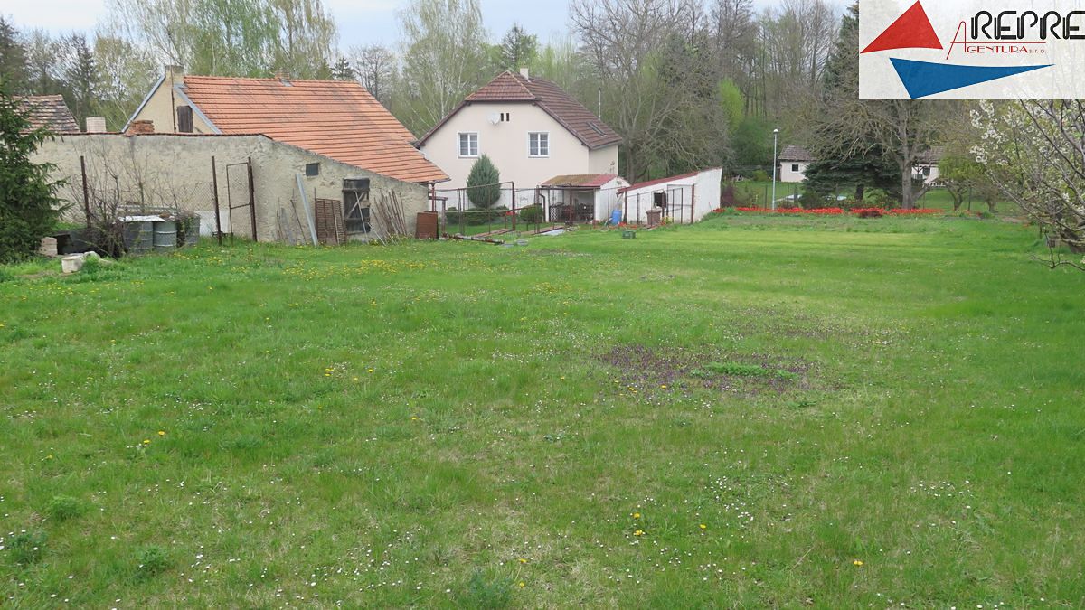 Prodej stavebního pozemku 1050 m²