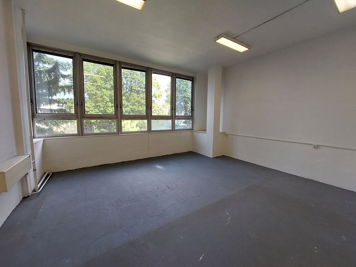Pronájem skladového prostoru 198 m² – fotografie 2