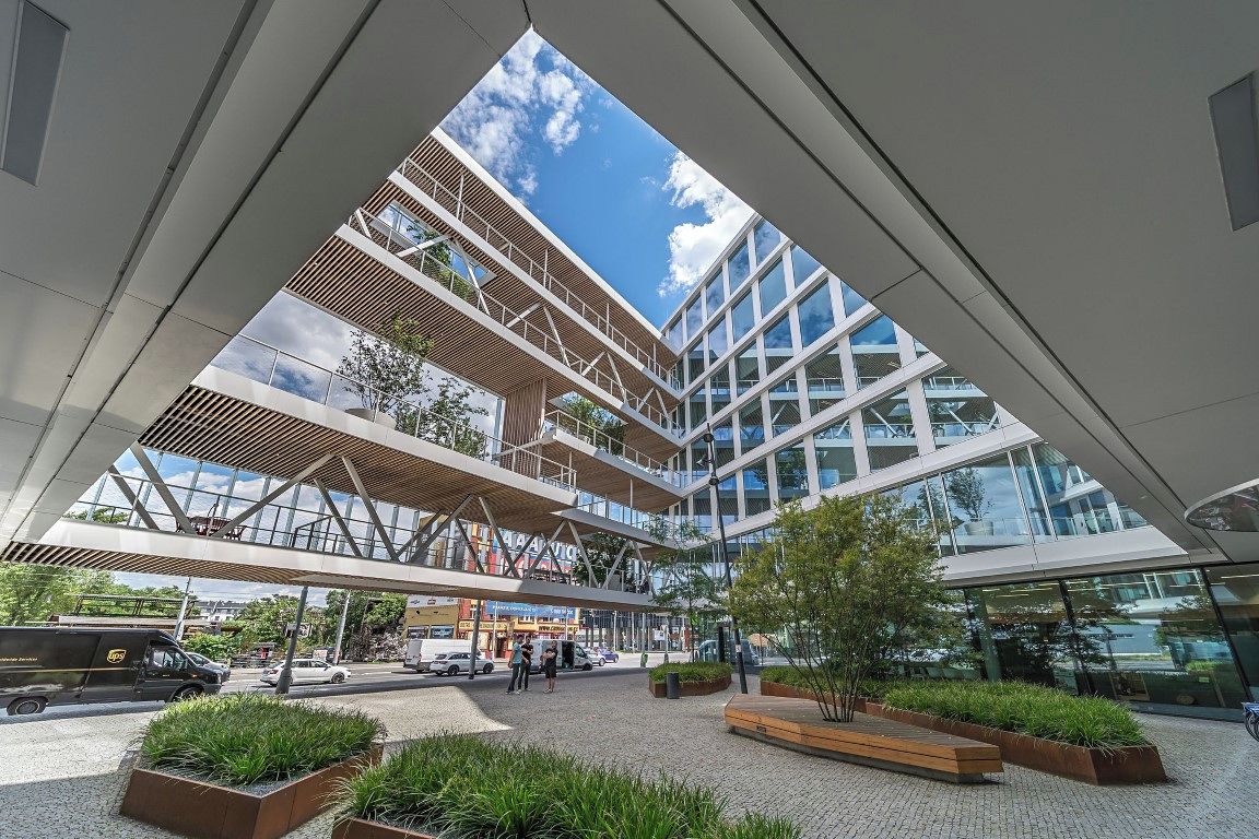 Pronájem kanceláře 648 m² – fotografie 3