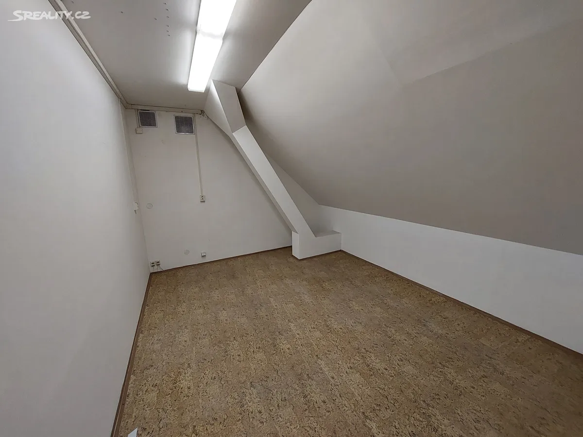 Pronájem skladového prostoru 13 m², Nám. Svobody
