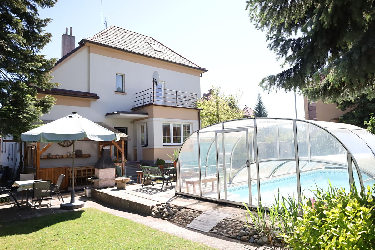Prodej vily 280 m², pozemek 836 m² – fotografie 3
