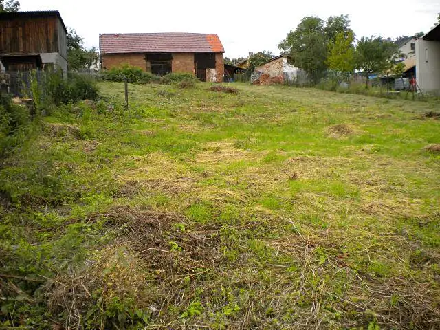 Prodej stavebního pozemku 1336 m², Slatina – náhled fotky 2