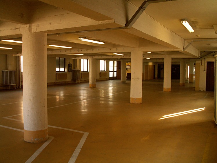 Pronájem komerčního prostoru, 700 m² (1 z 7)