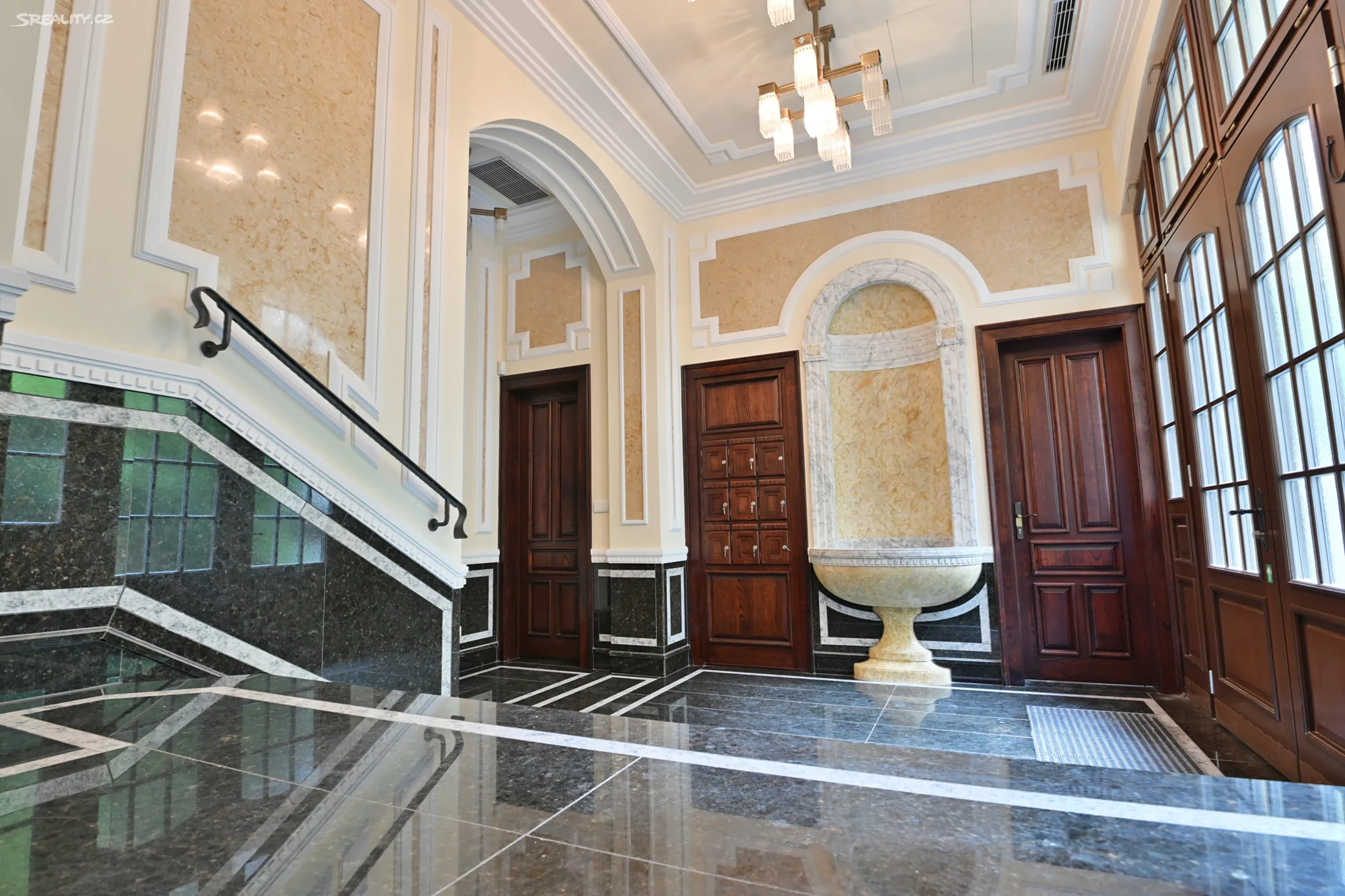 Prodej bytu 6 pokojů a více 225 m²