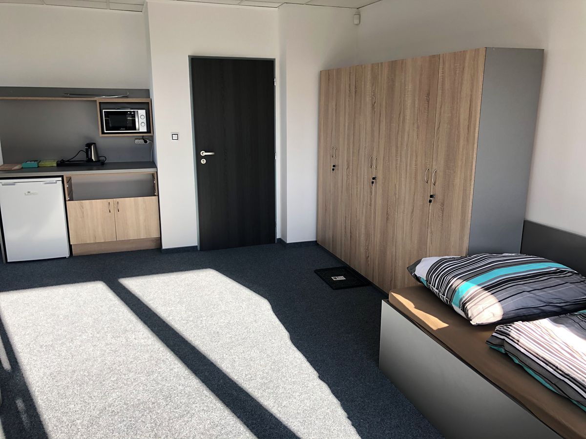 Pronájem bytu 6 pokojů a více 220 m² – fotografie 2