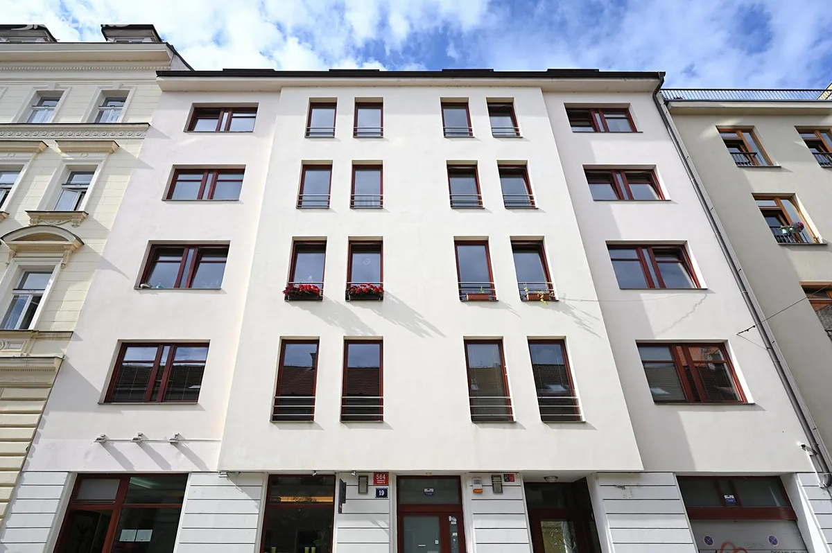 Pronájem garážového stání 10 m² – pohled 4