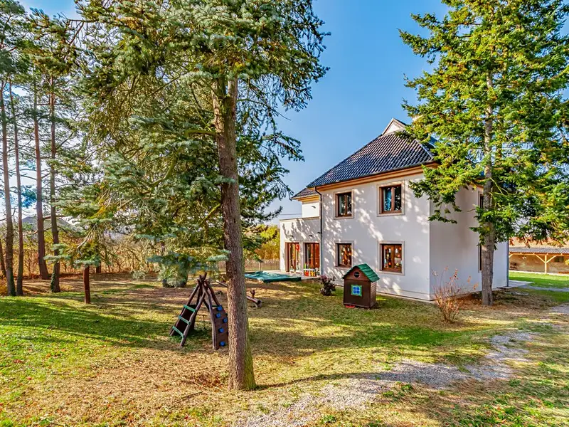 Prodej rodinného domu 262 m², pozemek 1000 m², Dobřichovice – náhled fotky 2