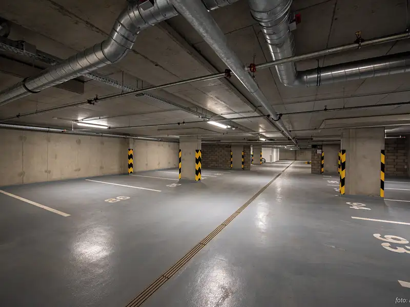 Prodej garážového stání 13 m², Brno – náhled fotky 1