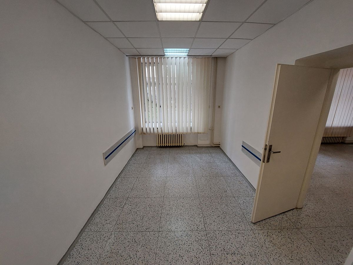 Pronájem kanceláře 66 m² – fotografie 3