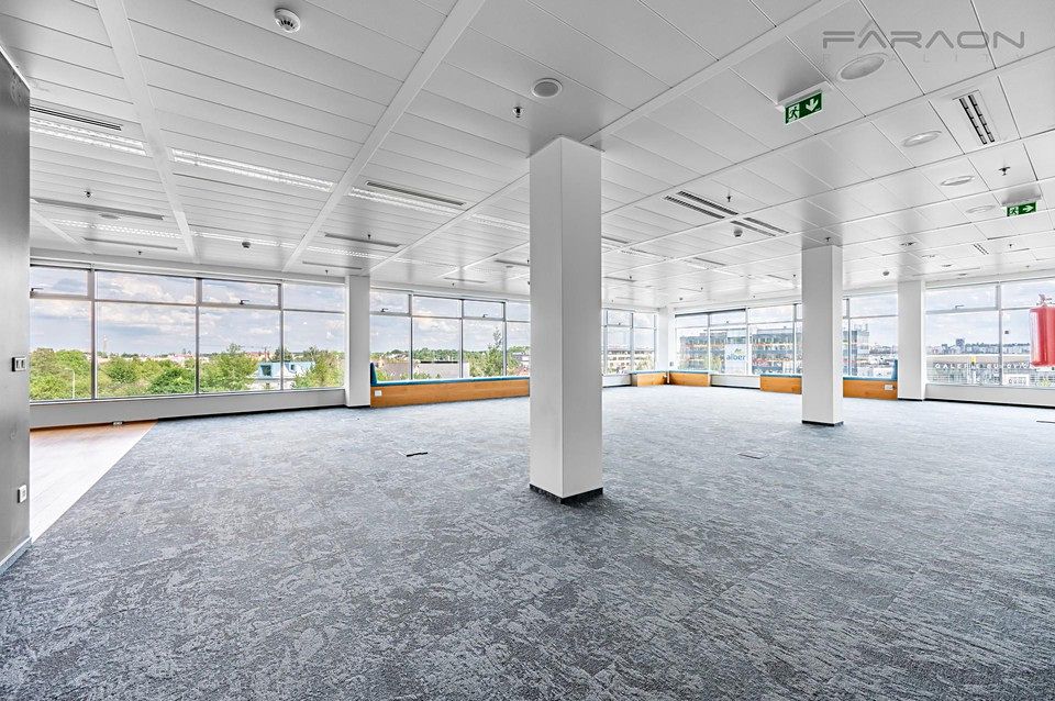Pronájem kanceláře 924 m² – fotografie 3
