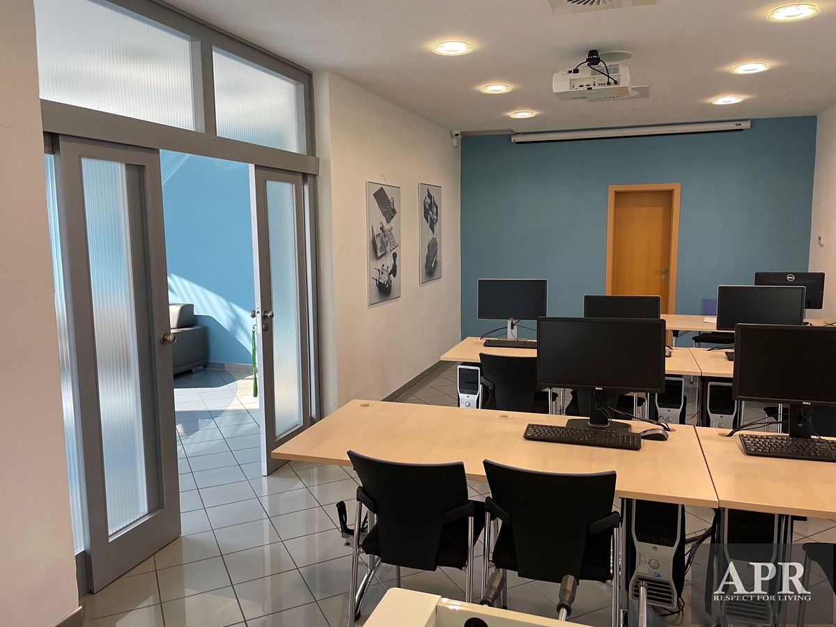 Pronájem kanceláře 48 m² – fotografie 2