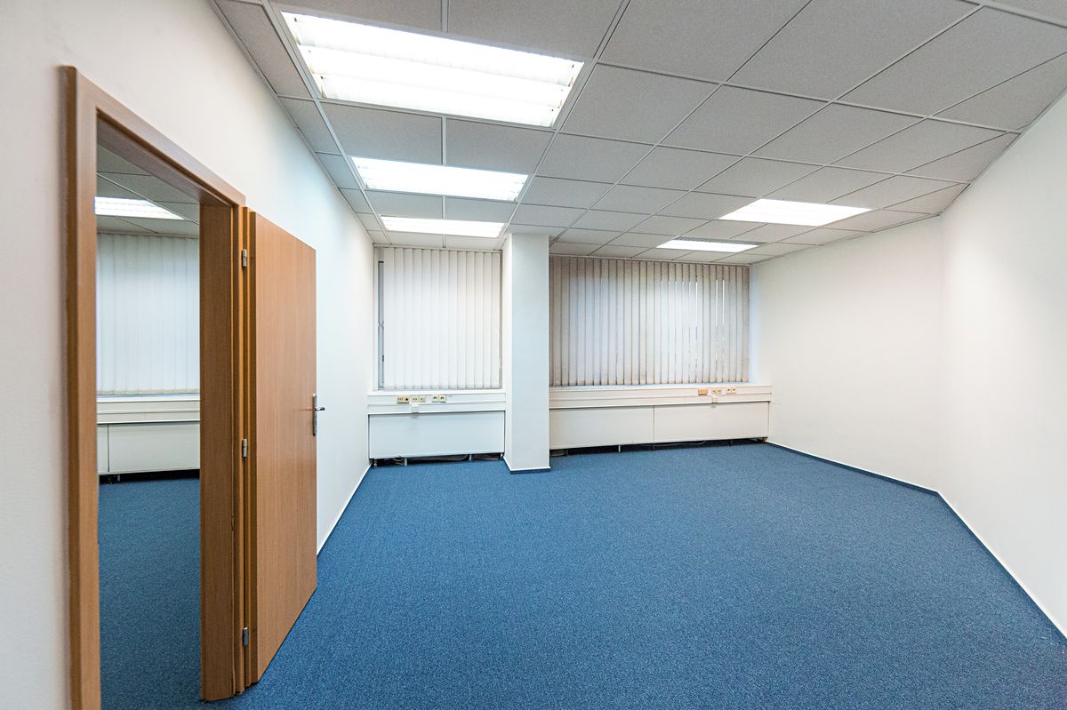 Pronájem kanceláře 17 m² – fotografie 3