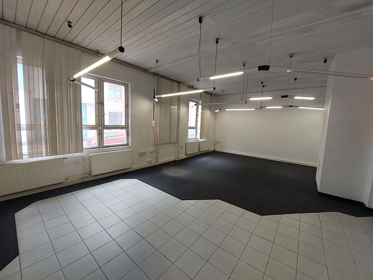 Pronájem obchodního prostoru 53 m² – fotografie 2