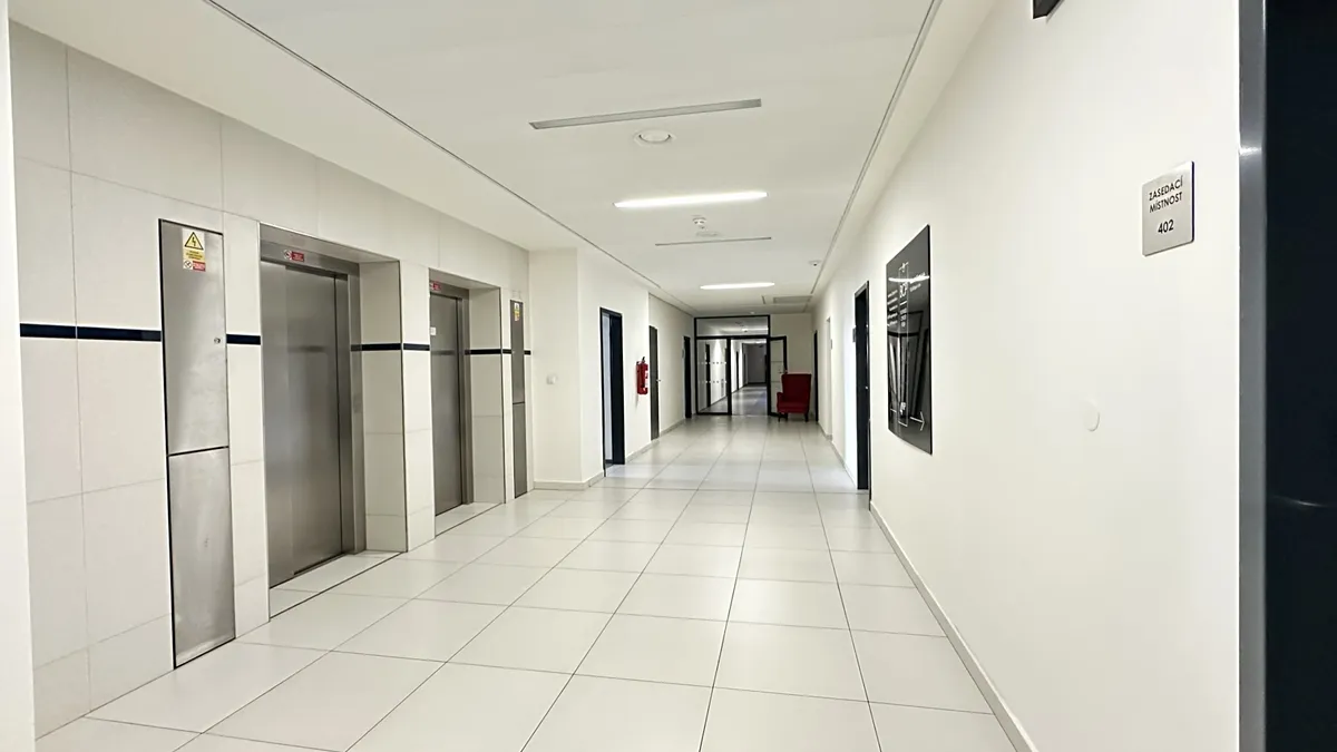 Pronájem kanceláře 404 m²