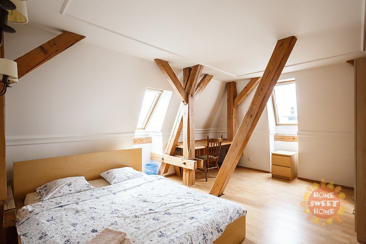 Pronájem bytu atypický 219 m² – fotografie 2