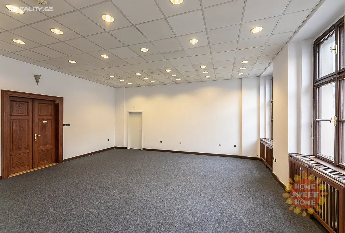 Pronájem kanceláře 256 m² – pohled 3