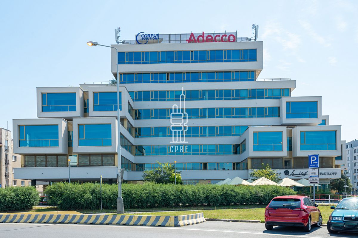Pronájem kanceláře 458 m²