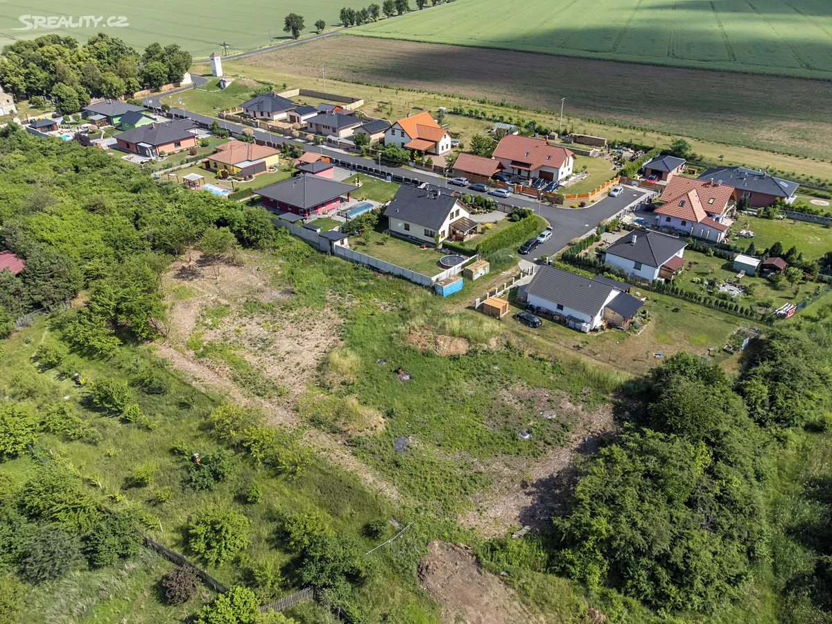 Prodej stavebního pozemku 785 m² – pohled 5
