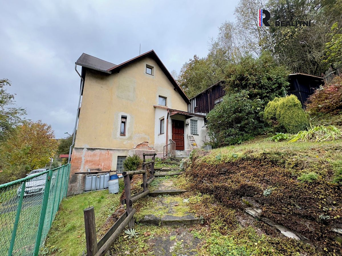Prodej rodinného domu 185 m², pozemek 1169 m² – fotografie 2