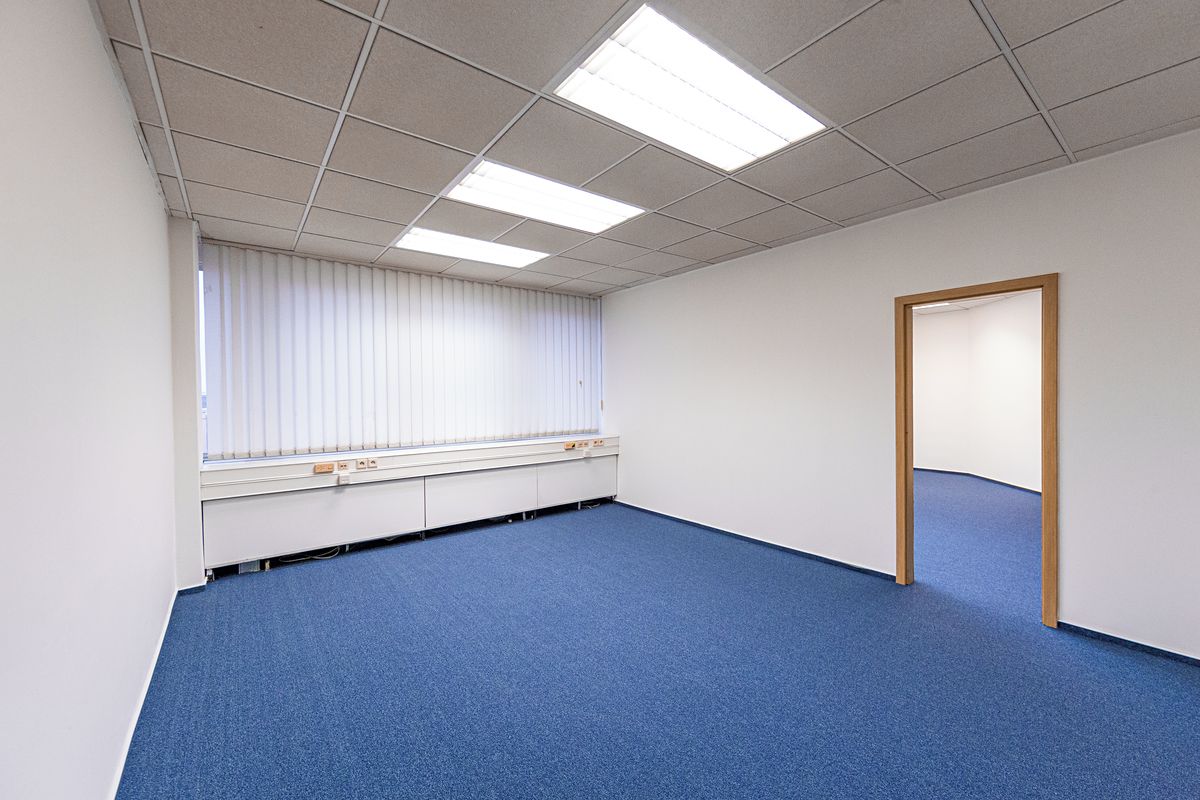 Pronájem kanceláře 17 m² – fotografie 4