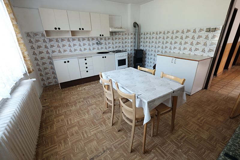 Prodej rodinného domu 90 m², pozemek 975 m² – fotografie 2