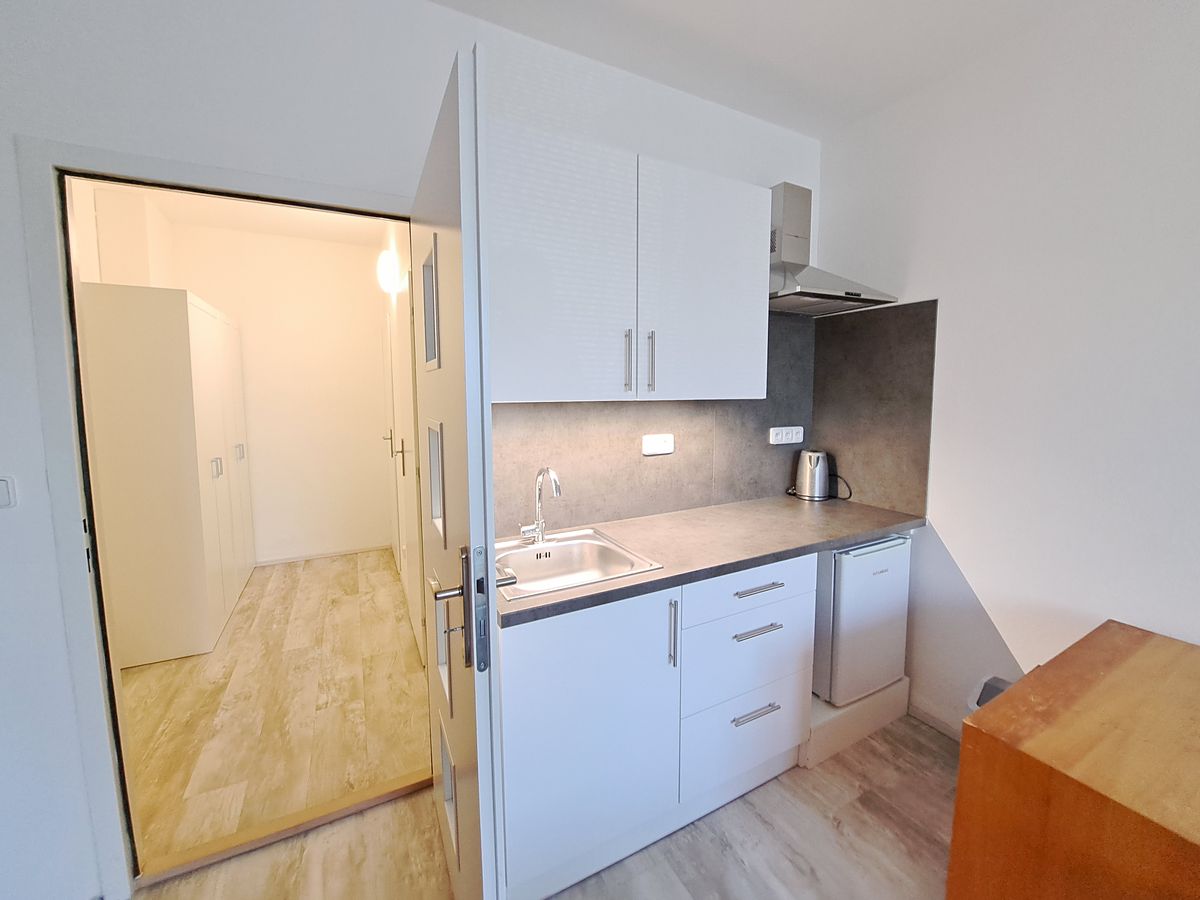 Pronájem bytu 1+kk 27 m²