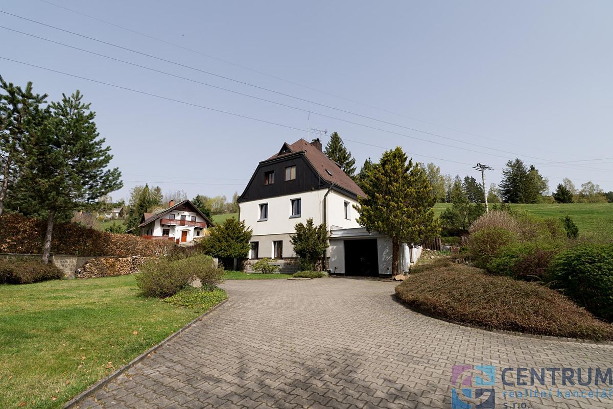 Prodej rodinného domu 287 m², pozemek 3740 m²