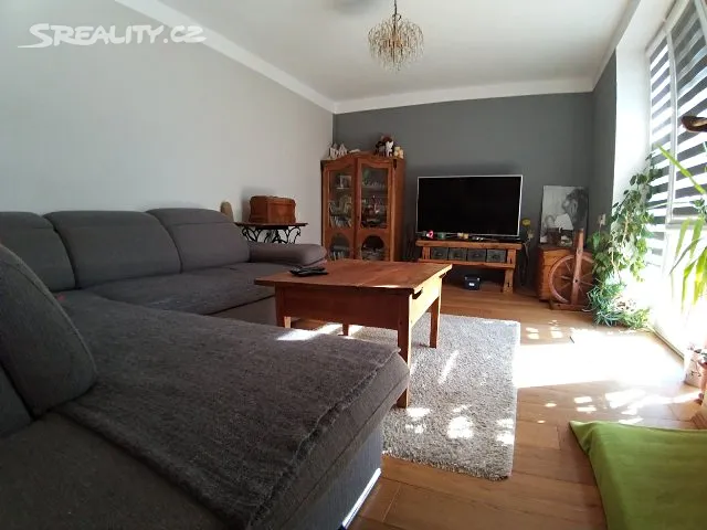 Pronájem bytu 3+kk 84 m² – pohled 2