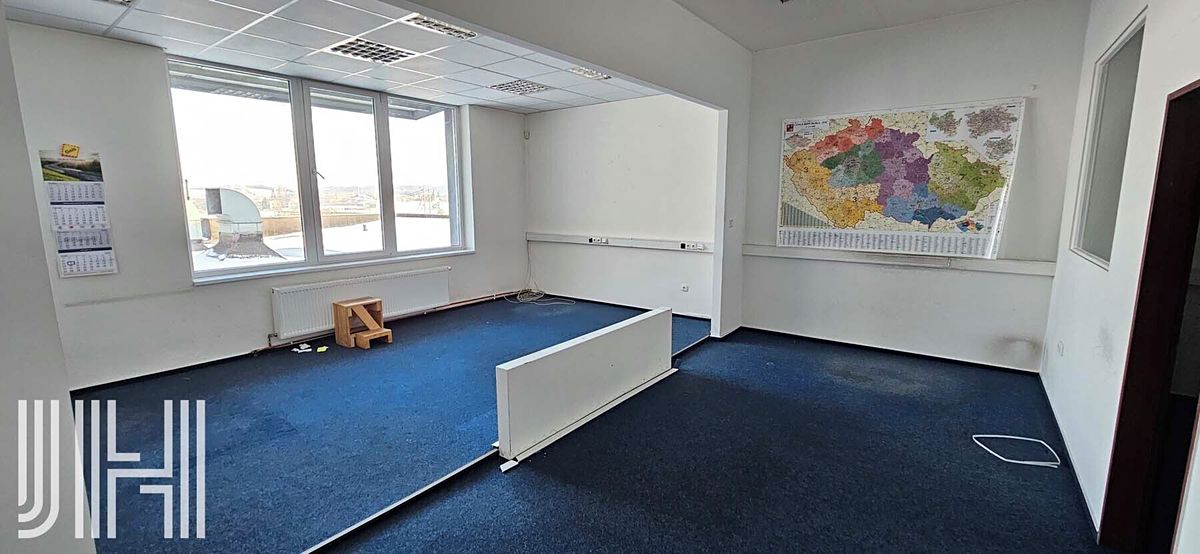 Pronájem kanceláře 375 m² – fotografie 3