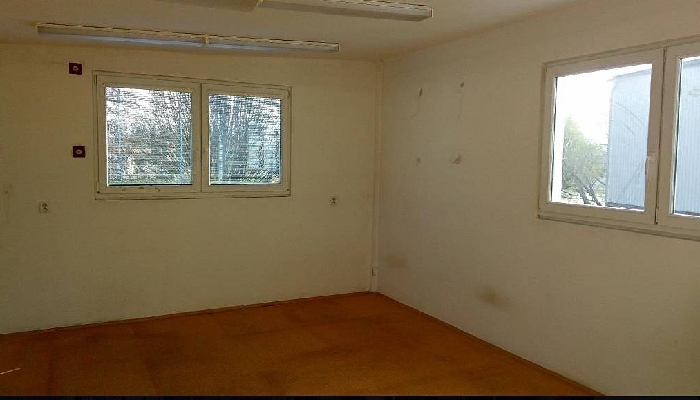 Pronájem kanceláře 652 m² – fotografie 3