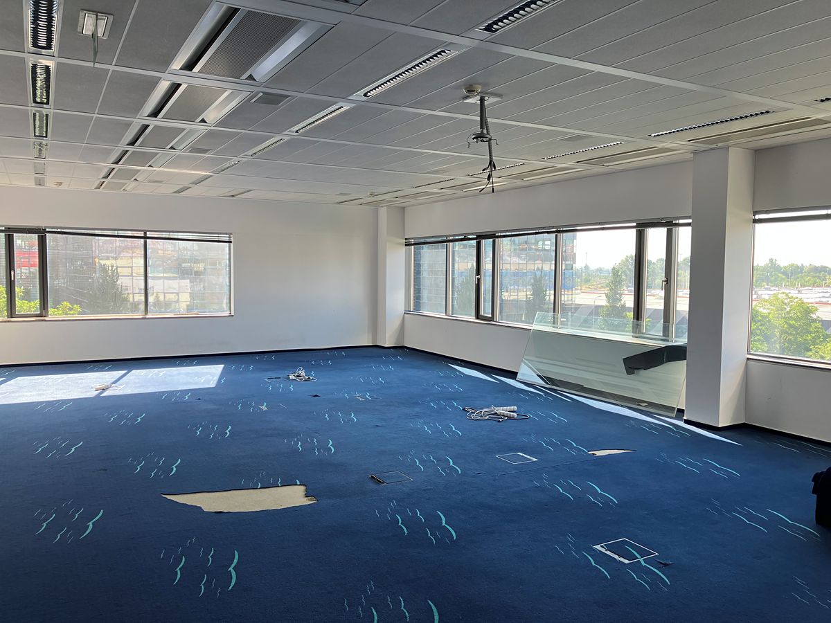 Pronájem kanceláře 403 m² – fotografie 2