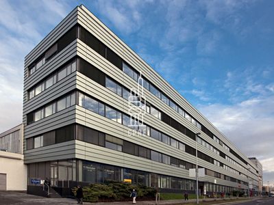 Pronájem kanceláře 868 m²