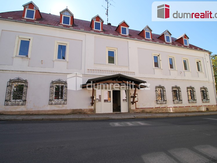 Prodej komerčního prostoru, 1 385 m² (2 z 34)