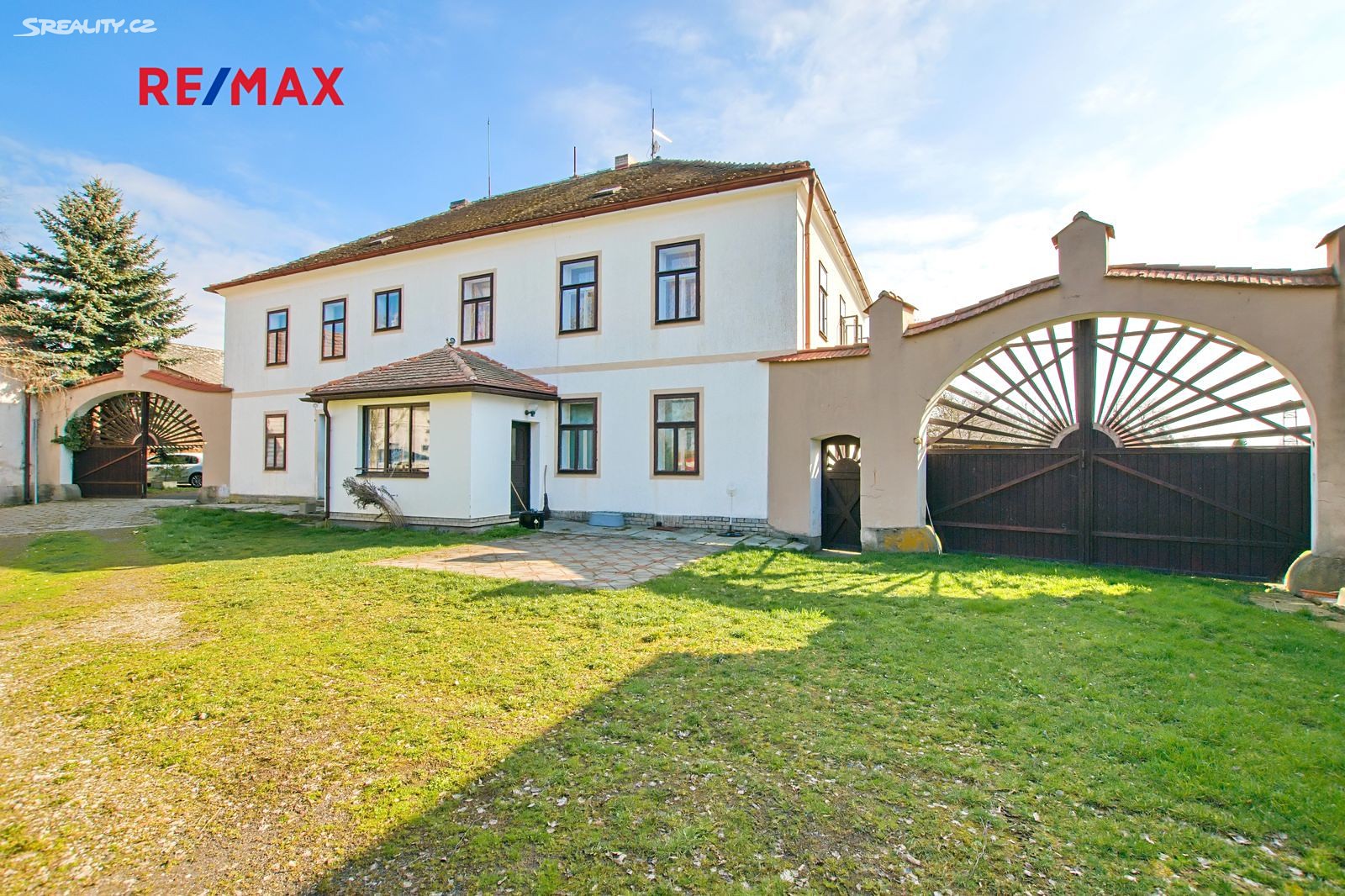 For sale family house 318 m², land 12 329 m², Křižovatka Nová Ves