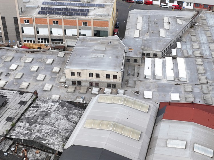 Комерційне приміщення на продаж, 7 481 м² (1 з 4)