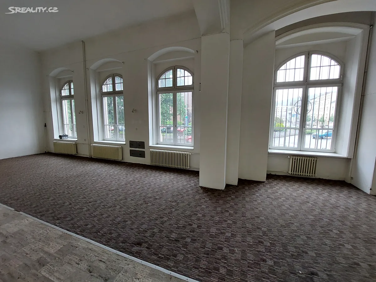 Pronájem obchodního prostoru 281 m², Děčín