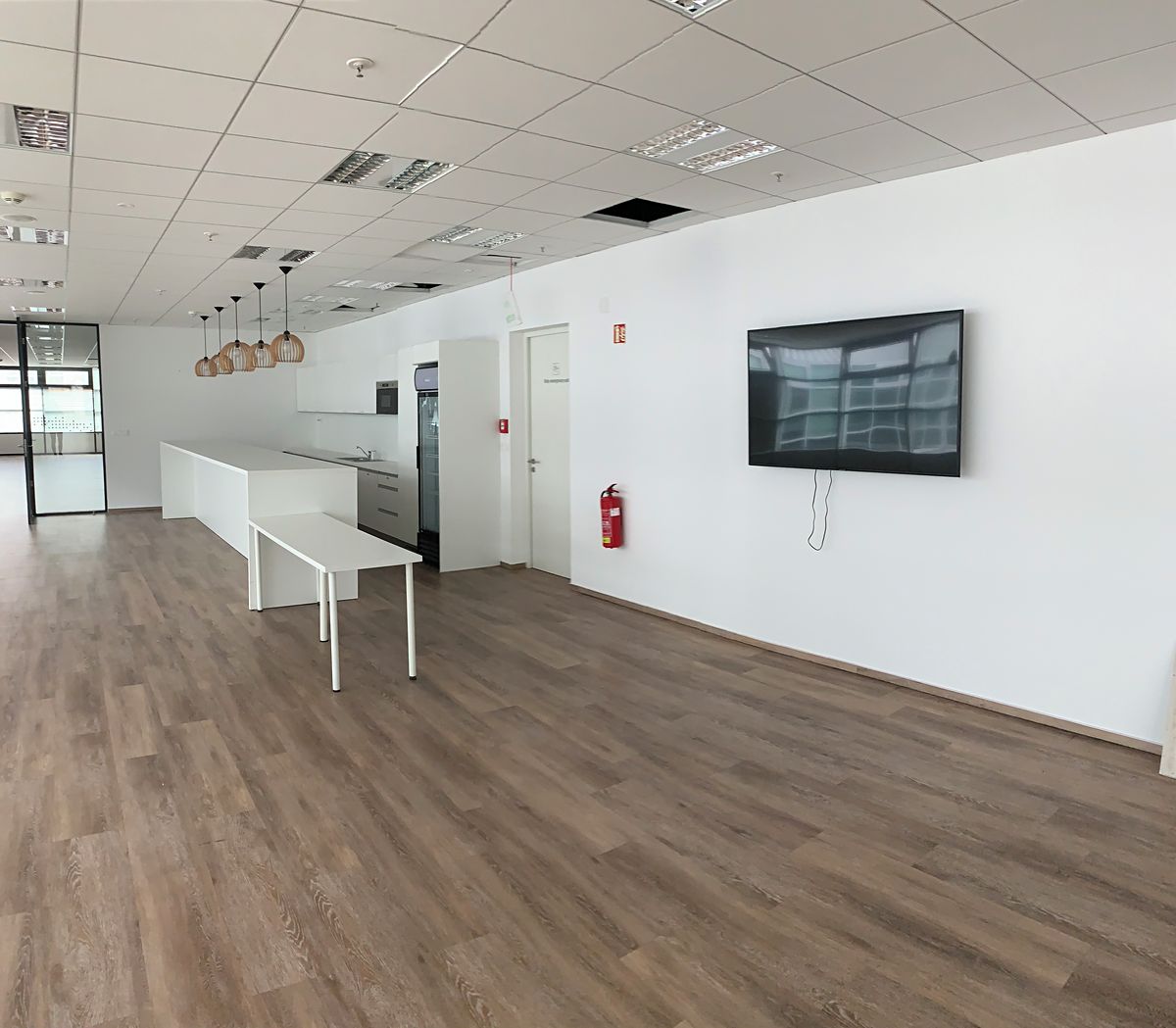 Pronájem kanceláře 1233 m² – fotografie 5