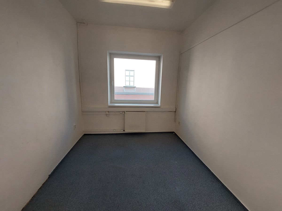 Pronájem kanceláře 30 m² – fotografie 2