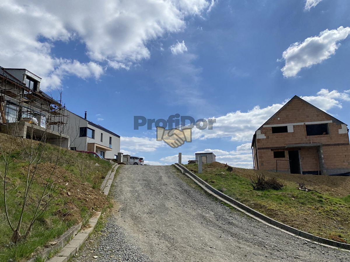 Prodej stavebního pozemku 916 m² – fotografie 2