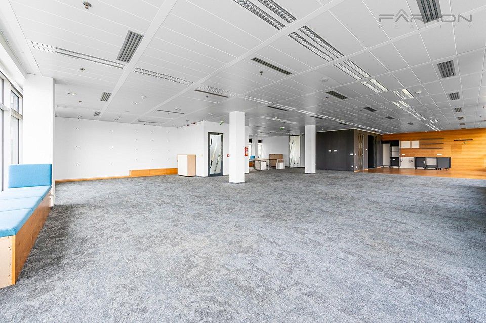 Pronájem kanceláře 924 m² – fotografie 2